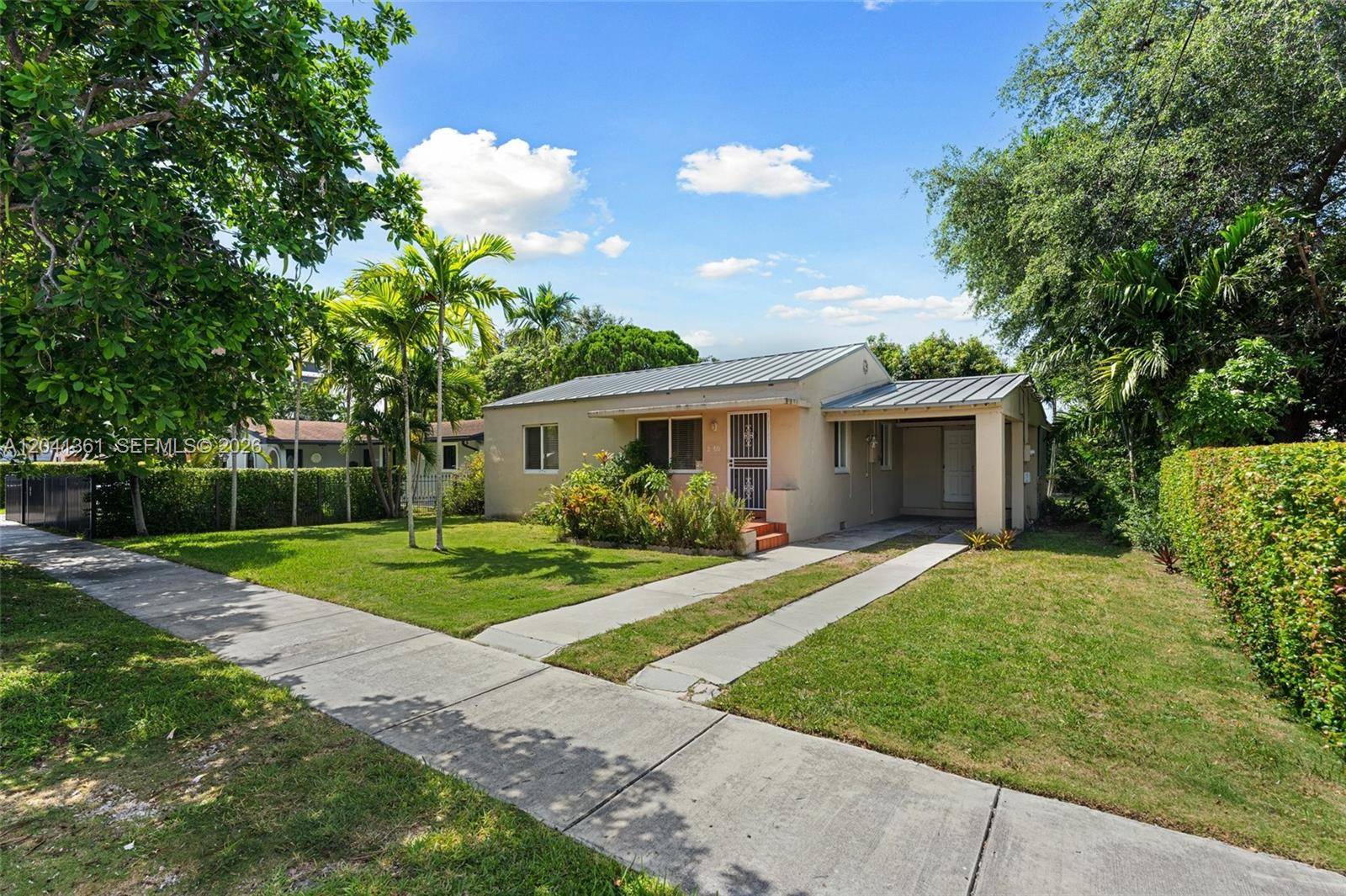 2750 NW 4th StMiami - picture