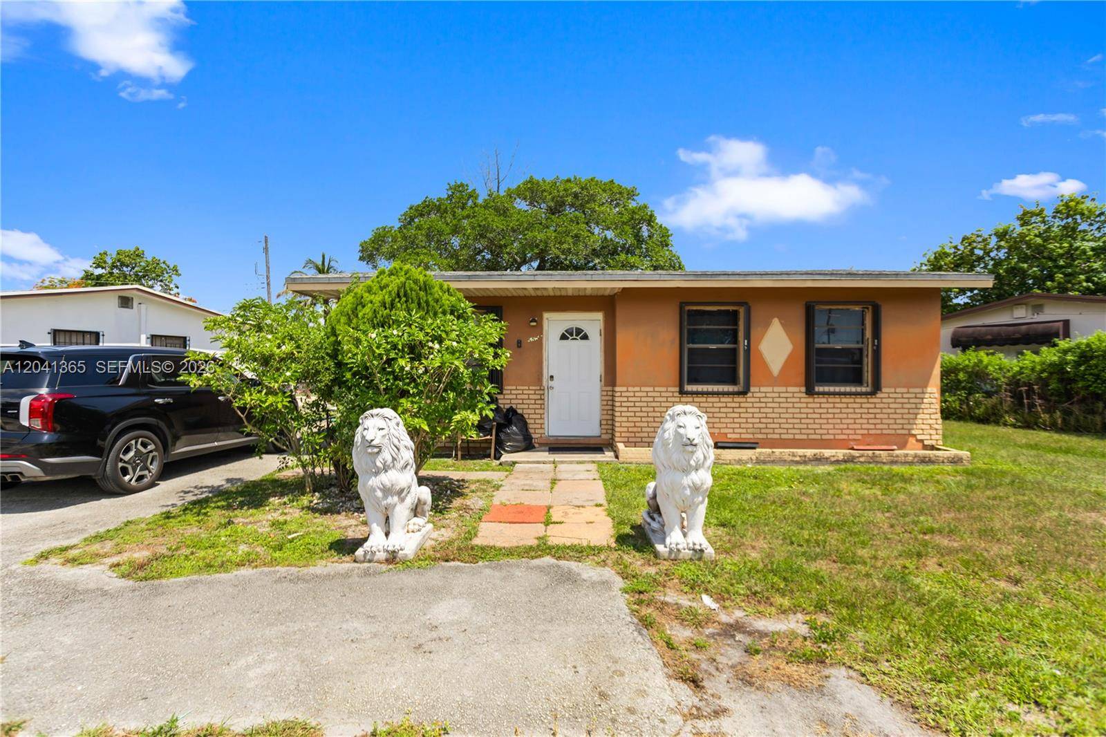 555 Harem AveOpa-Locka - picture