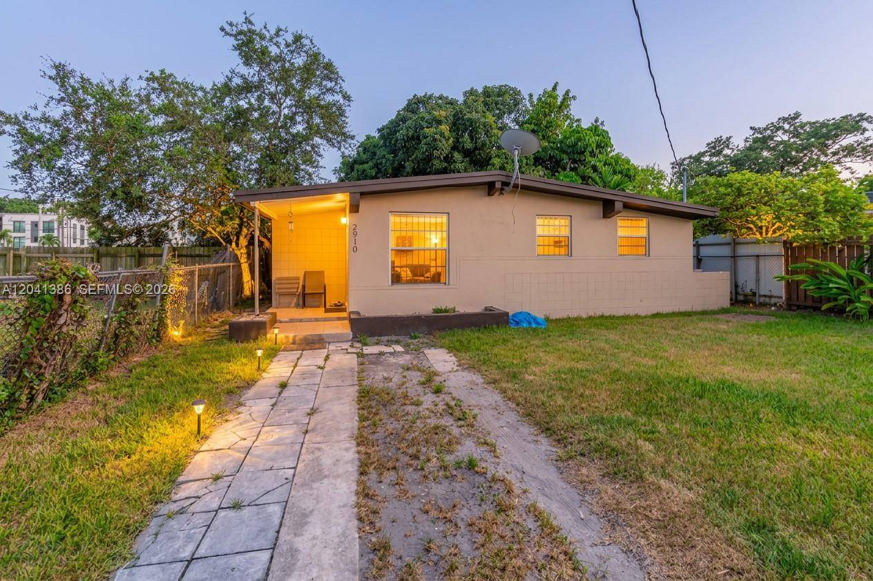 2910 NW 47th StMiami - picture