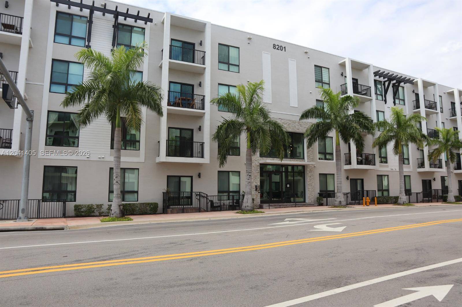 8201 NW 41st StDoral - Condo 1-4 Stories,Condo condo unit D-402 - picture