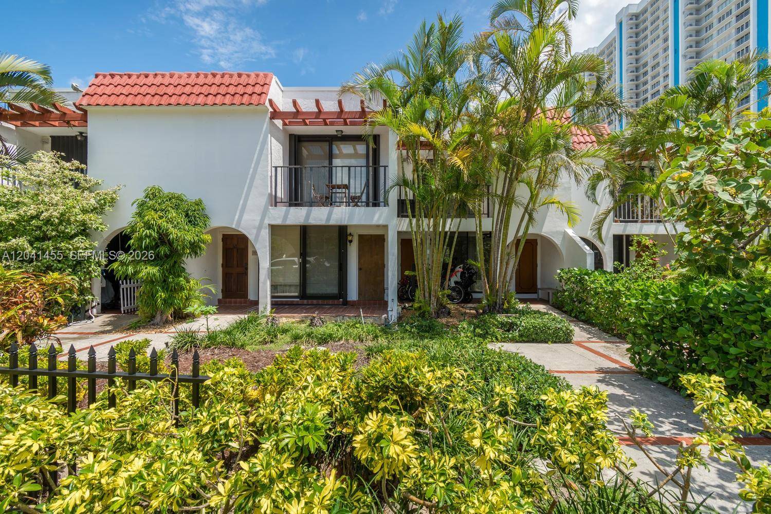 425 Grapetree DrKey Biscayne - GRAPETREE TOWNHOUSE CONDO condo unit 206 - picture