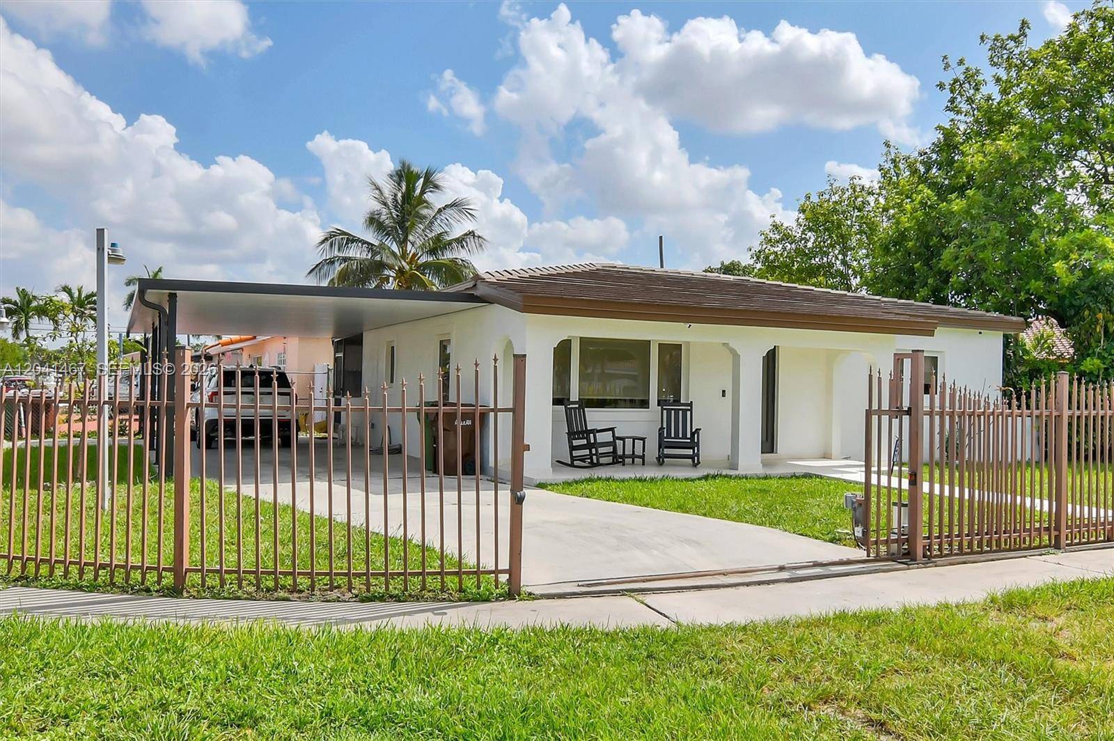 241 W 48th StHialeah - picture