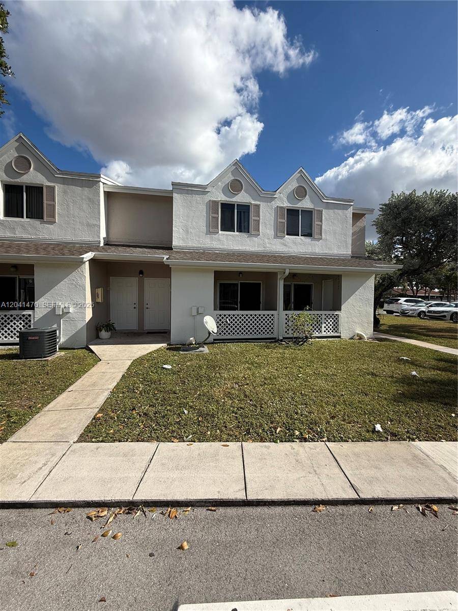 17515 NW 67th CtHialeah - Townhouse condo unit G-22 - picture