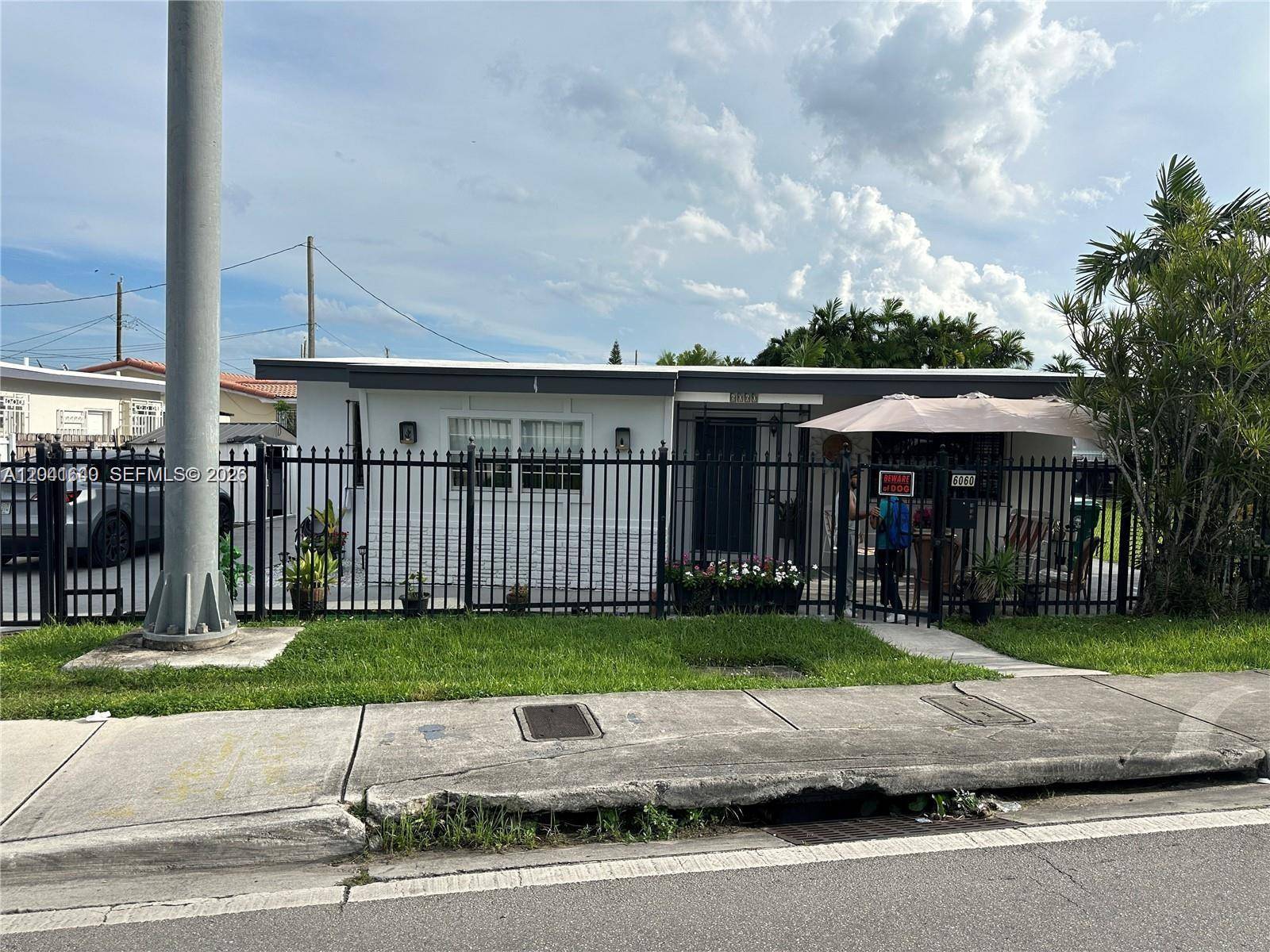 6060 NW 7th StMiami - picture