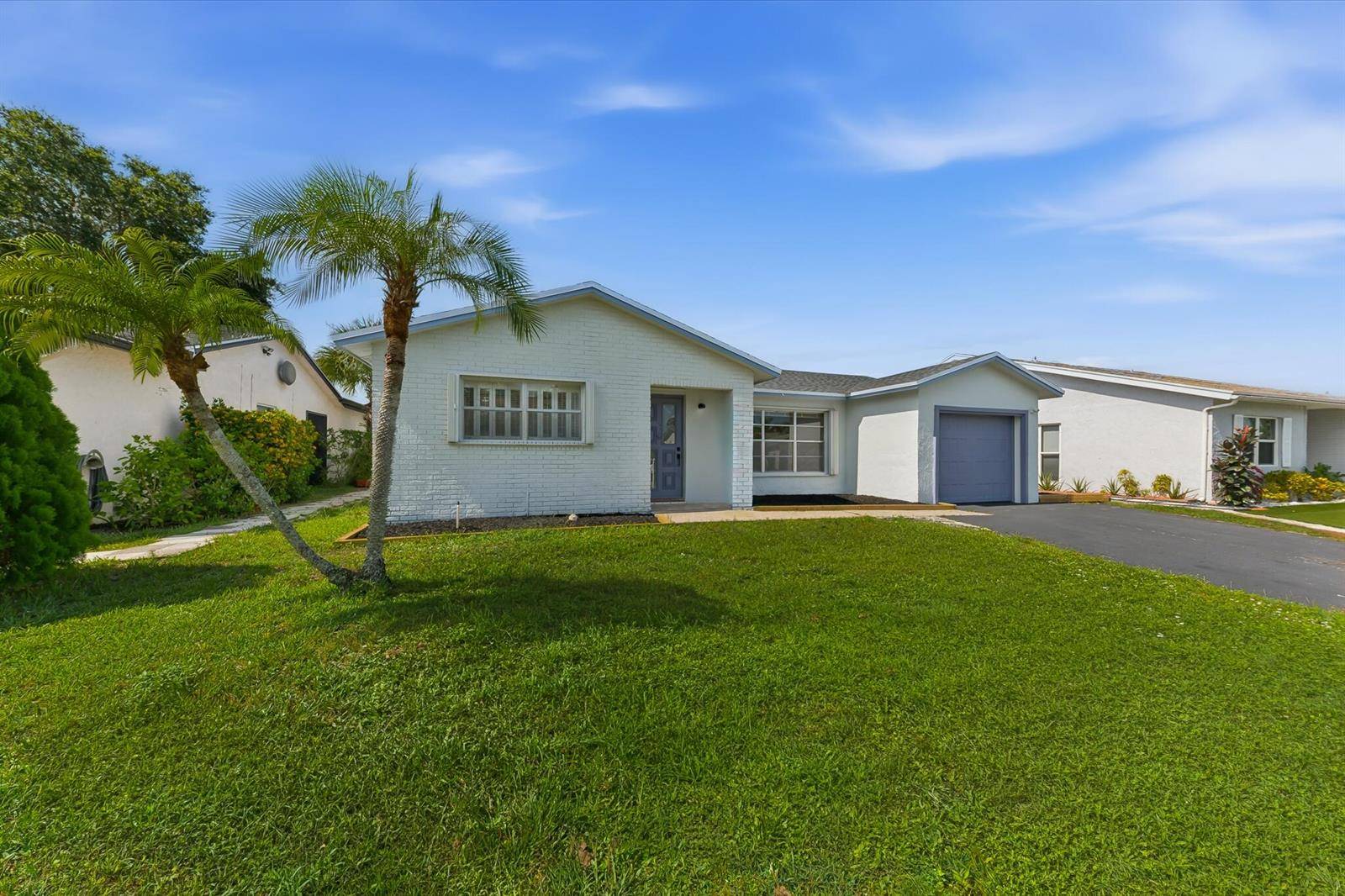 7198 E Pine Forest CirLake Worth - picture