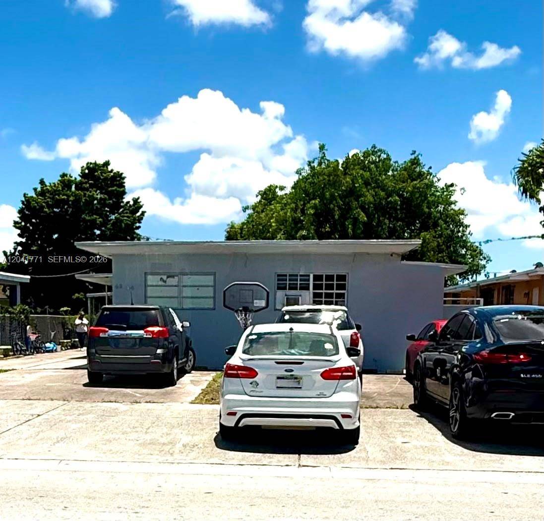 42 E 13th StHialeah - picture