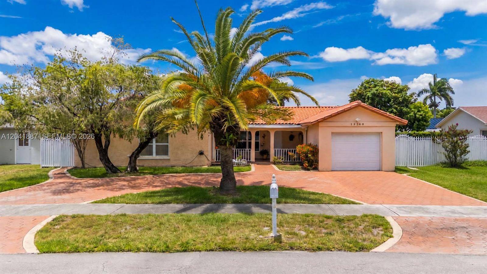 19240 NW 60th CtHialeah - picture