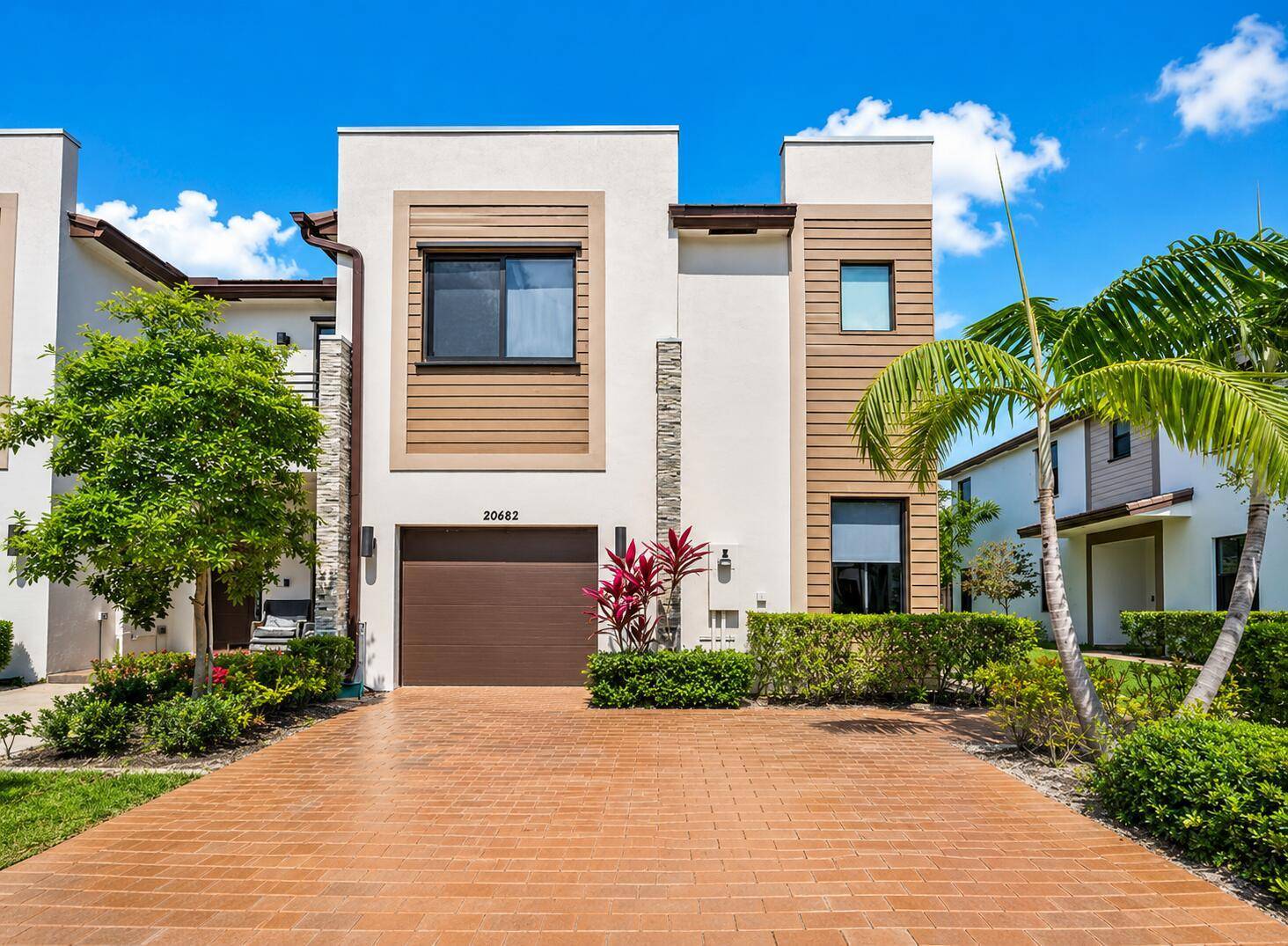 20682 NE 2ndMiami - picture