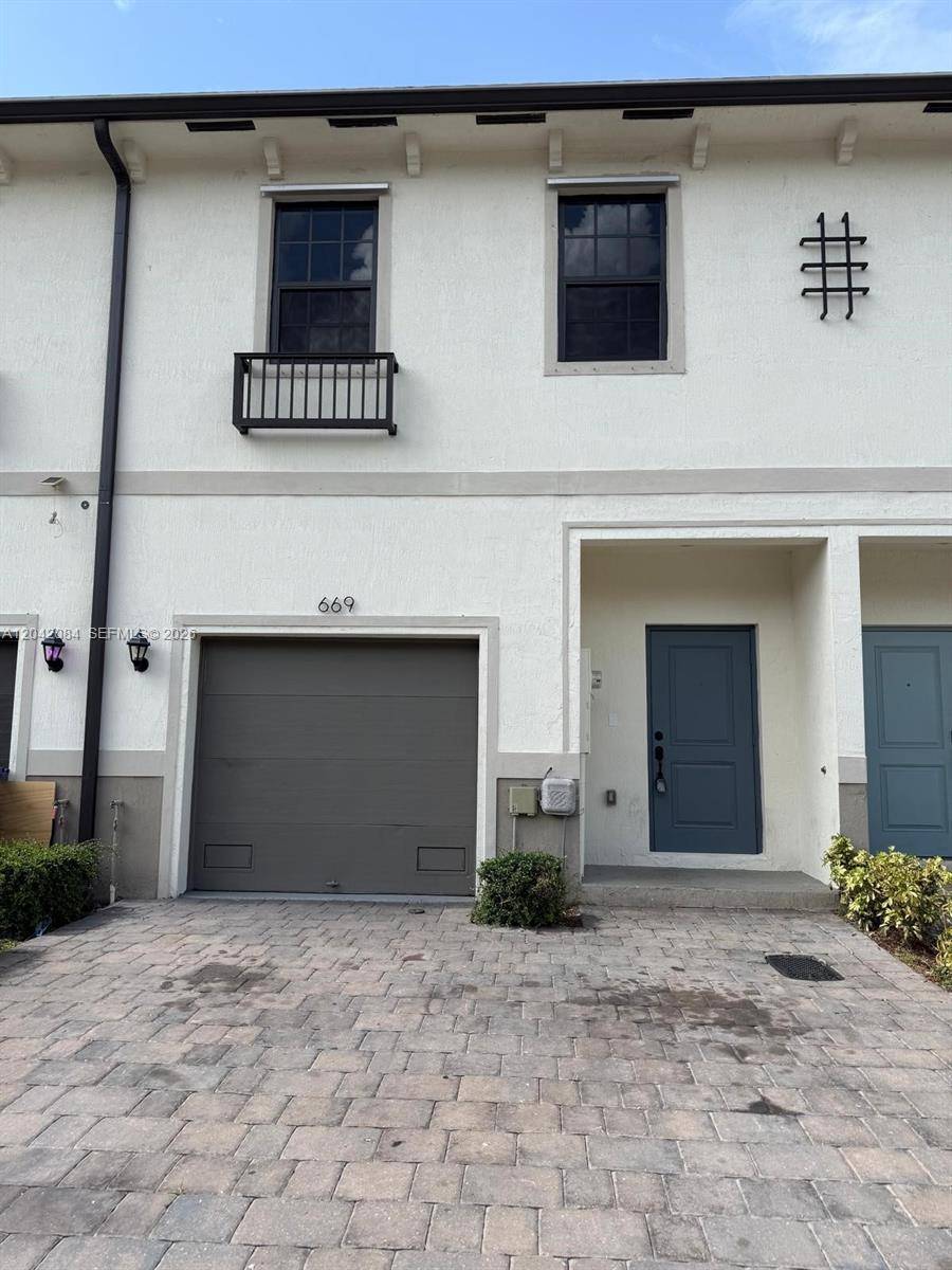 669 SW 11th StFlorida City - picture