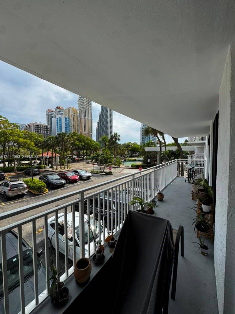 210 174th StSunny Isles Beach - Condo 5+ Stories,Condo condo unit M11 - picture