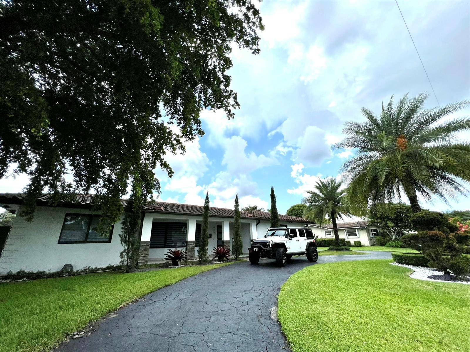 625 W TropicalPlantation - picture