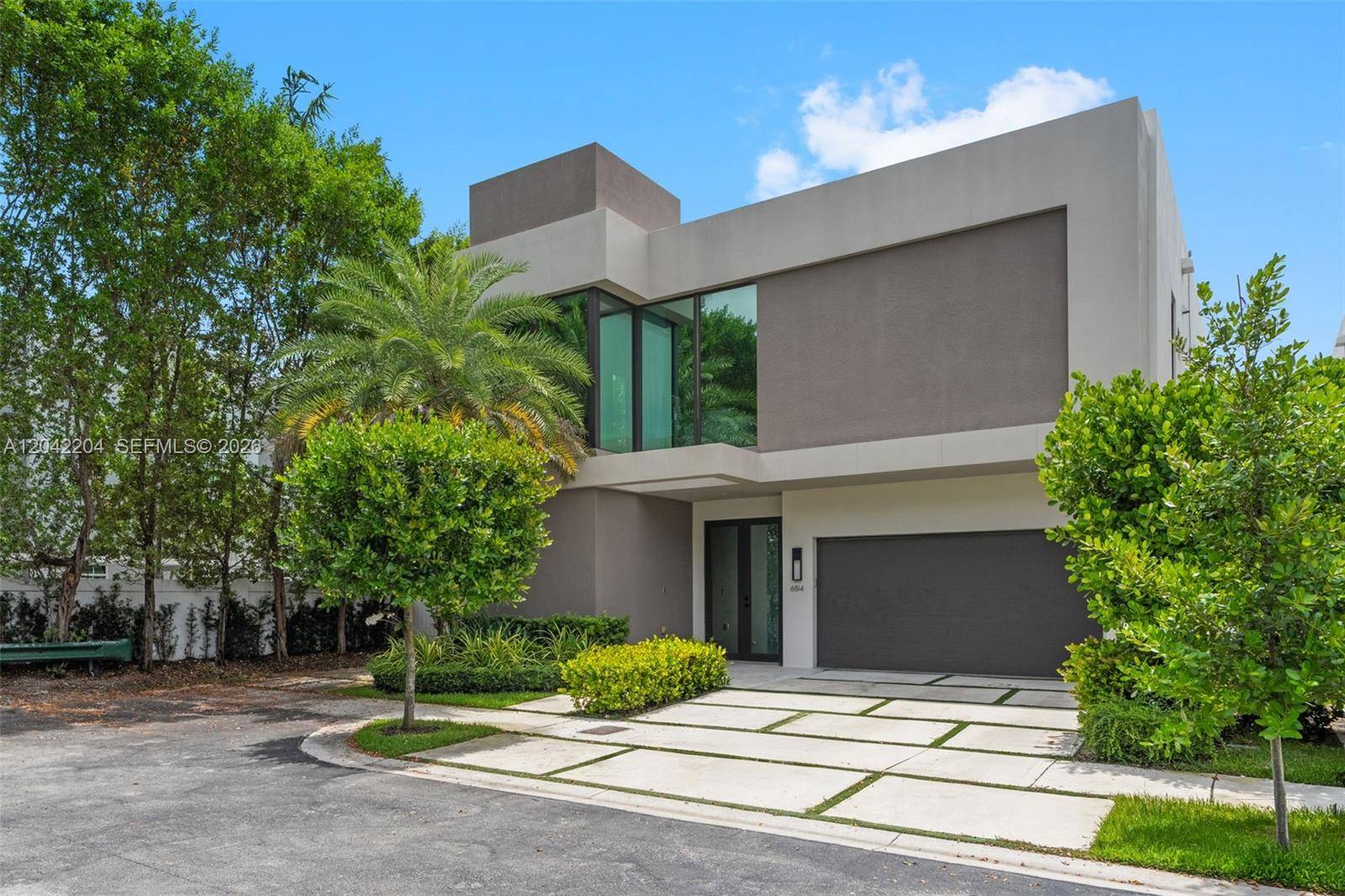 6814 NW 104th CtDoral - picture