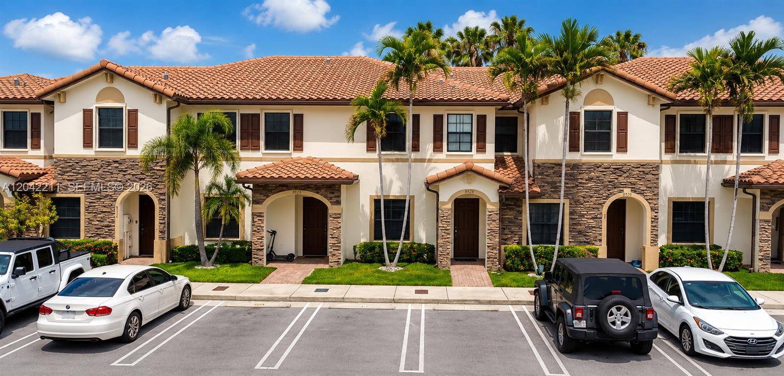 8954 W 35th WayHialeah - picture