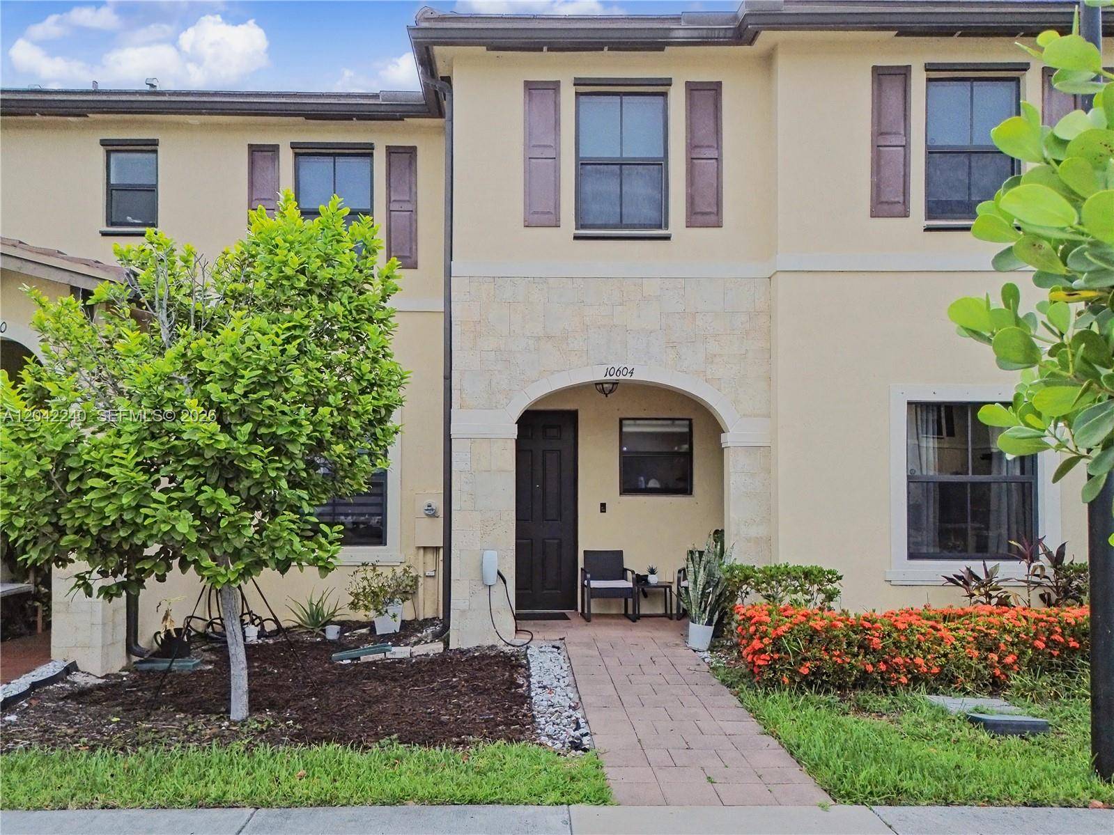 10604 W 33rd LnHialeah - picture