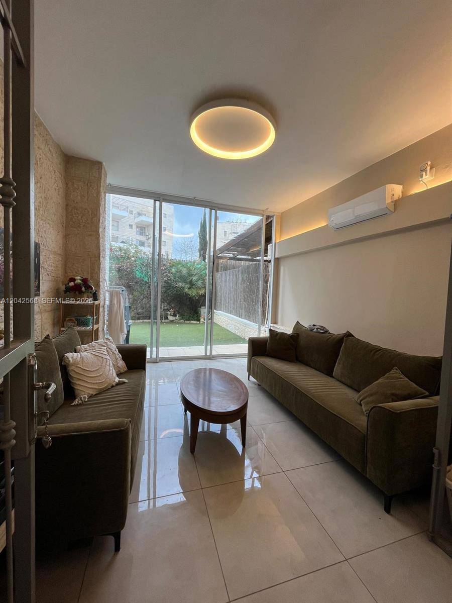 13 Bloch - Bloch Grandis condo unit 3 - picture