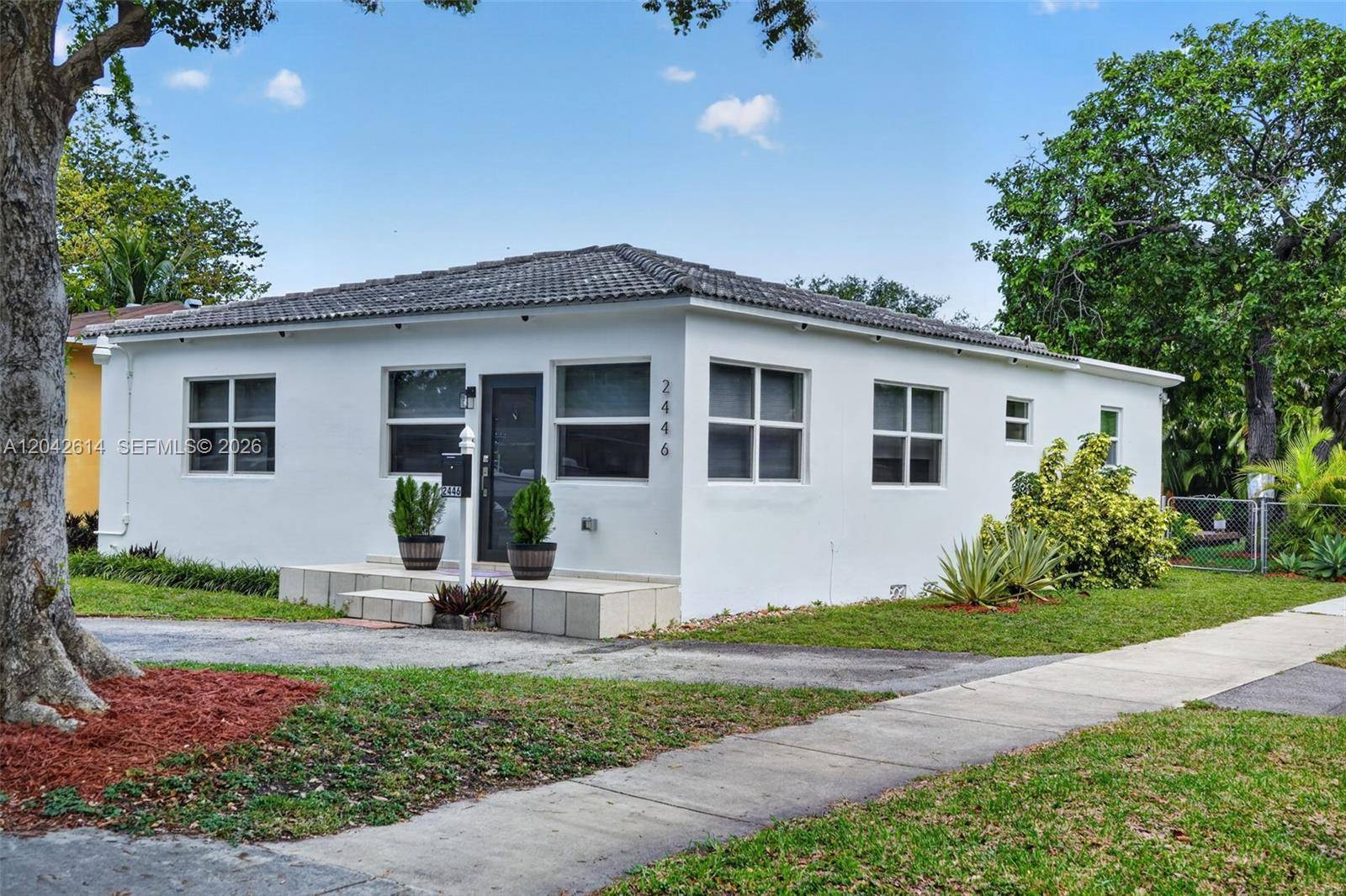 2446 Mckinley StHollywood - picture