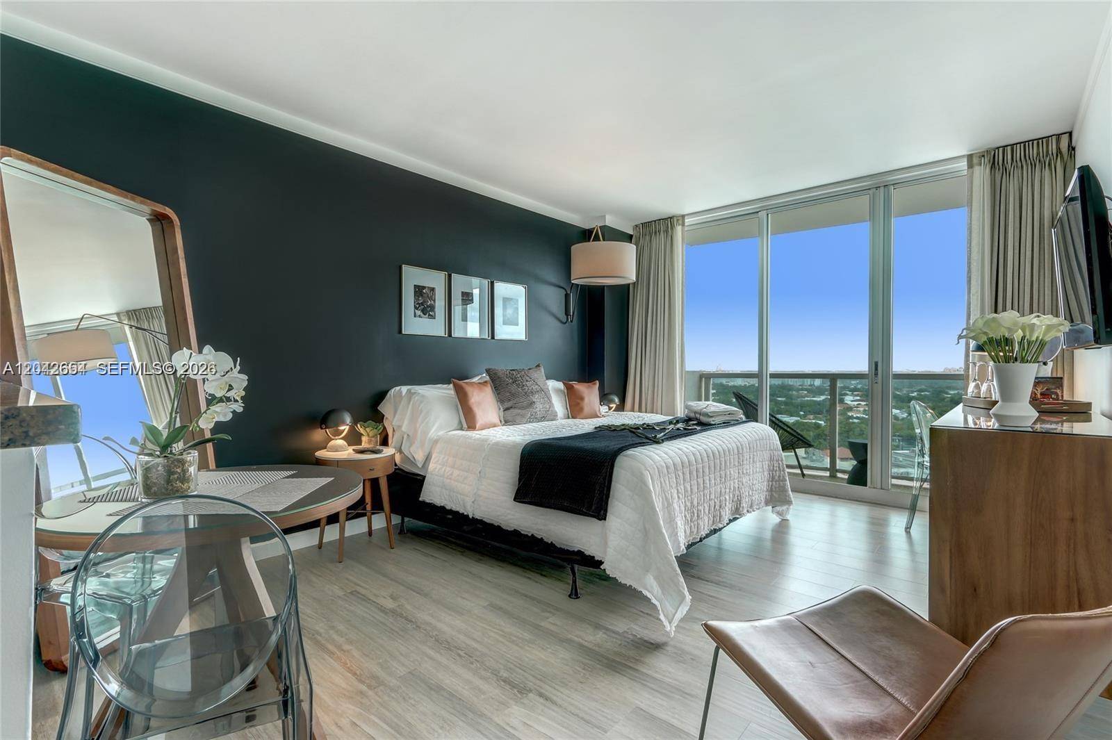 2889 Mcfarlane RdMiami - MUTINY PARK CONDO condo unit 1811 - picture