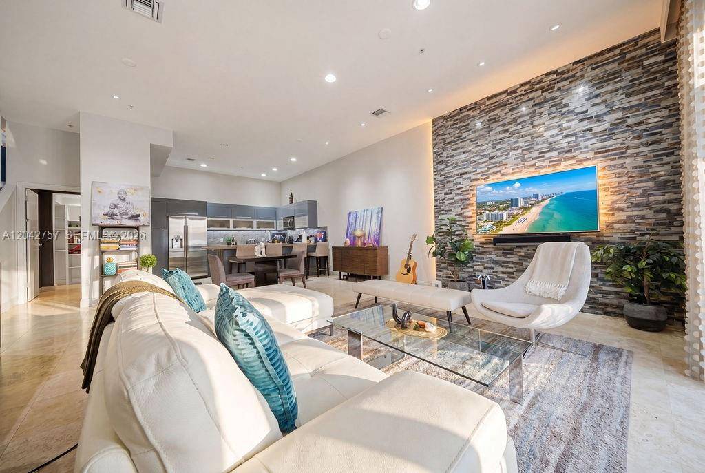 710 NE 3rd AveFort Lauderdale - picture