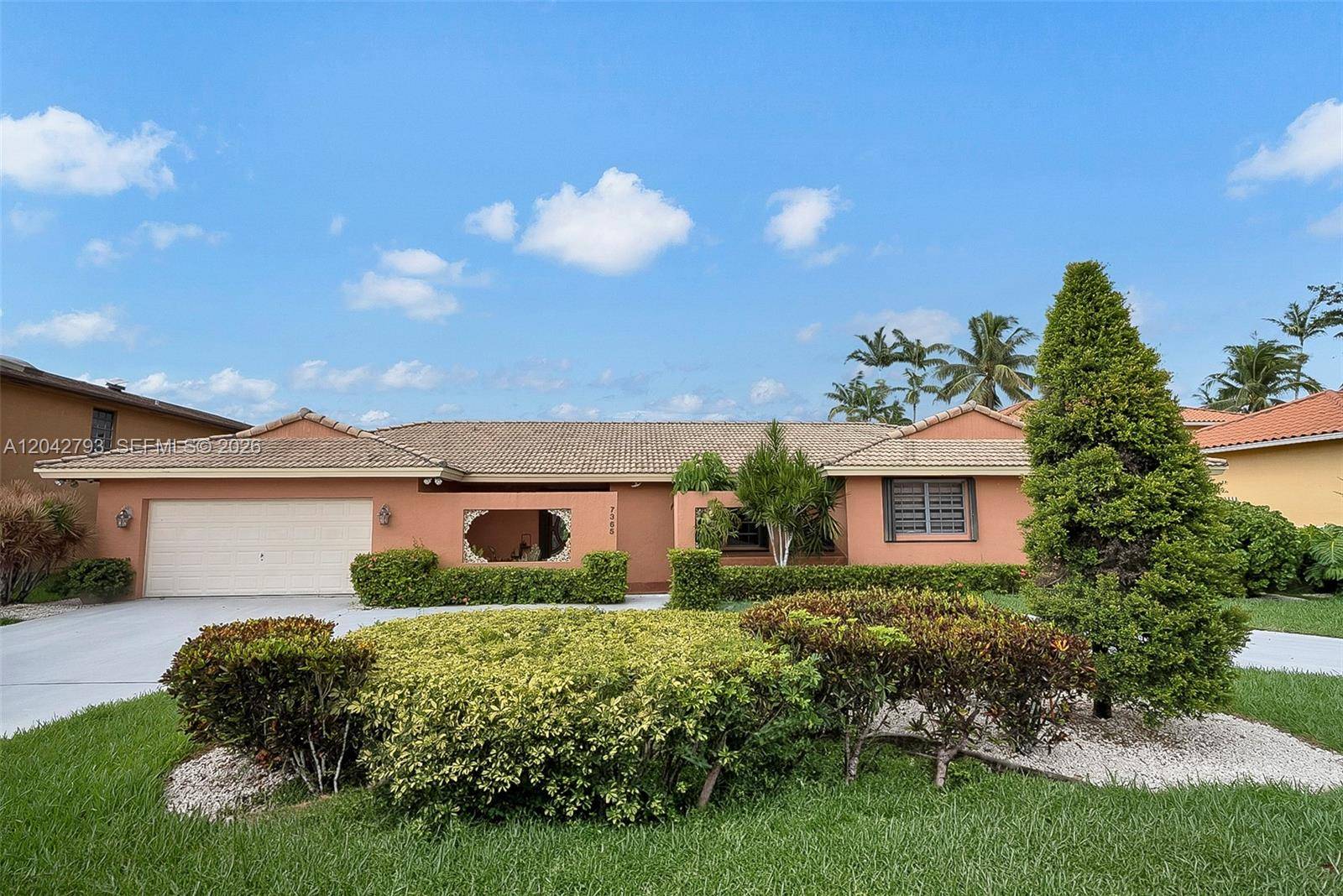 7365 N Augusta DrHialeah - picture