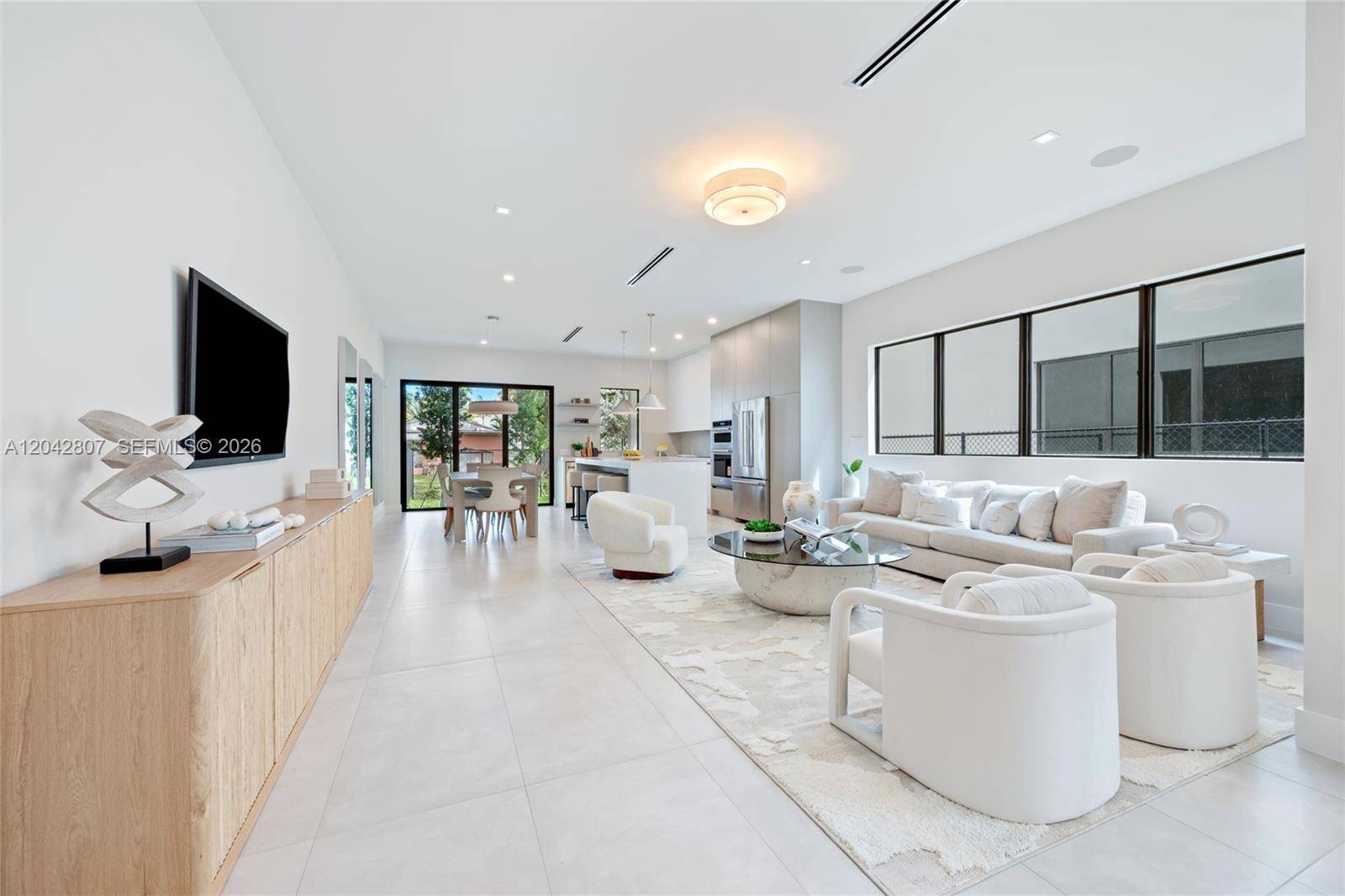 2747 SW 23rd TerMiami - picture
