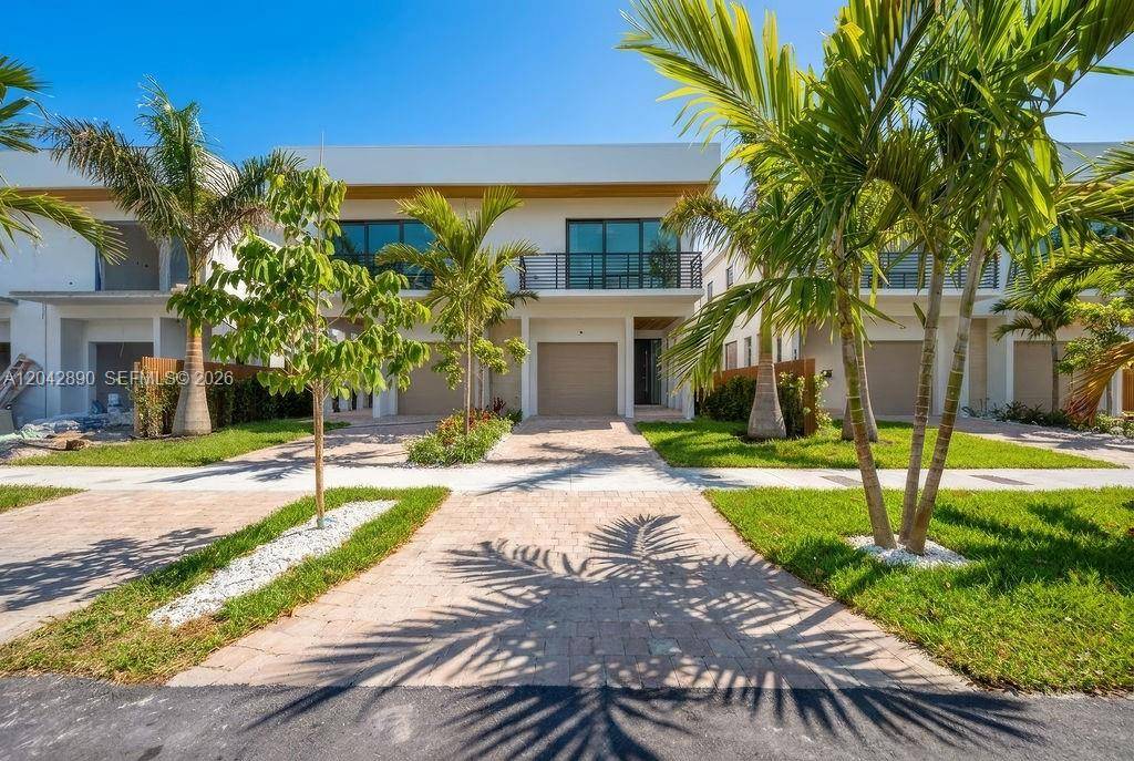 1316 NE 16th TerFort Lauderdale - Townhouse/Villa-Annual,Townhouse condo unit A - picture