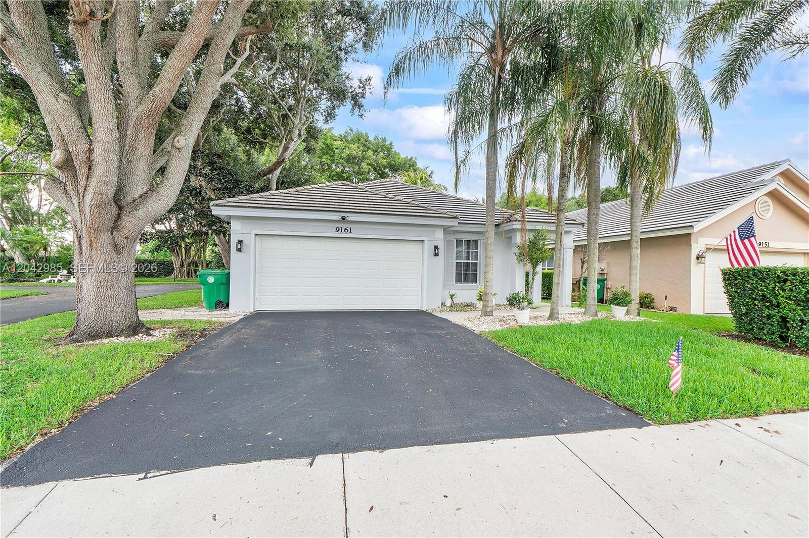 9161 N Lake Park Cir NDavie - picture