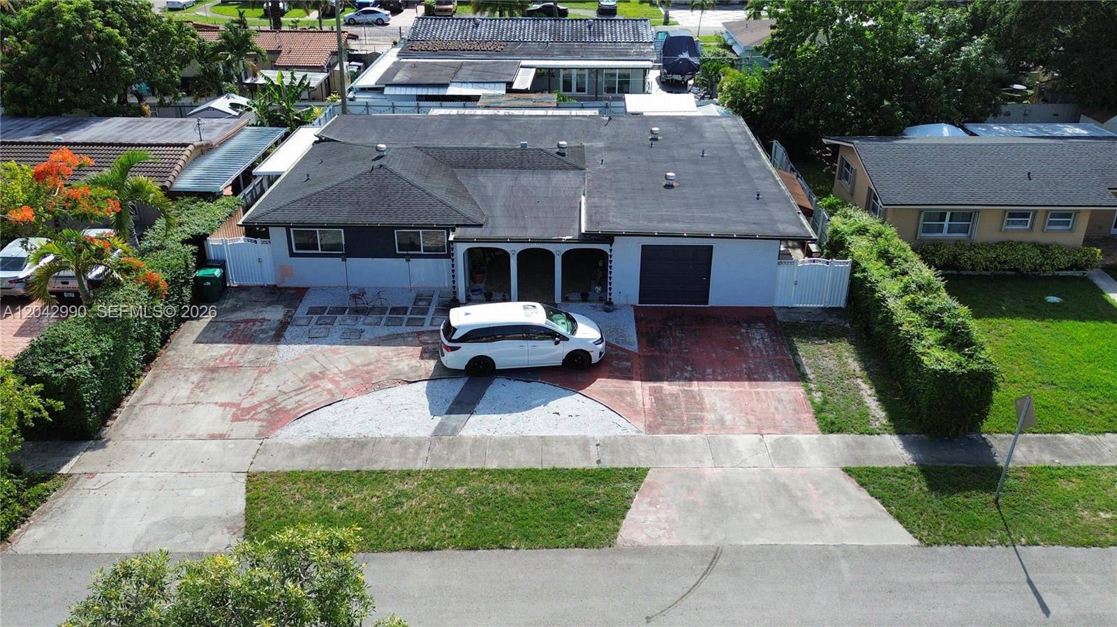 11512 NW 58th AveHialeah - picture