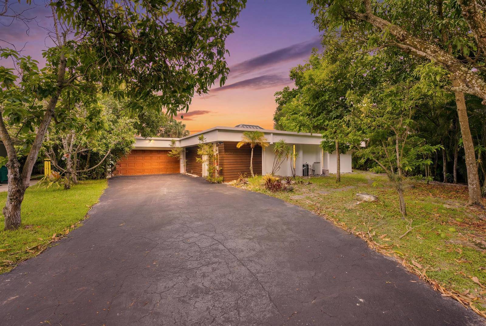 4400 Queen PalmTamarac - picture