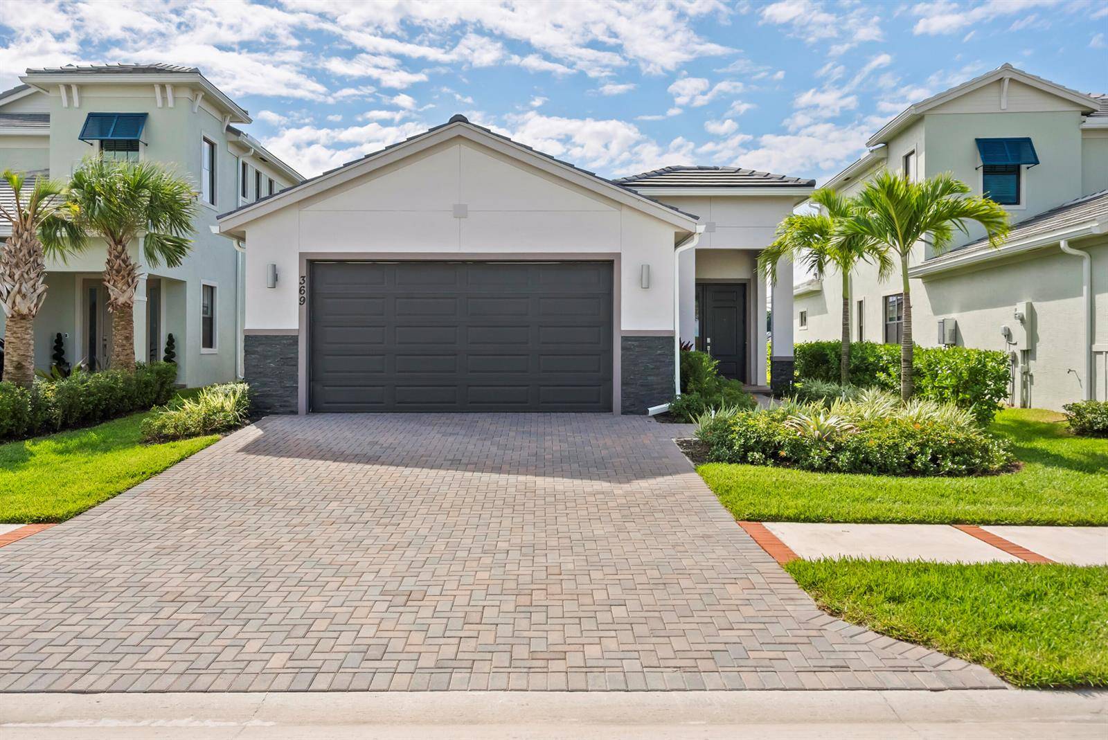 369 SE FascinoPort St. Lucie - picture