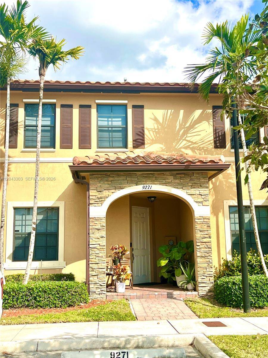 9271 W 33rd LnHialeah - Townhouse/Villa-Annual,Townhouse condo unit 9271 - picture