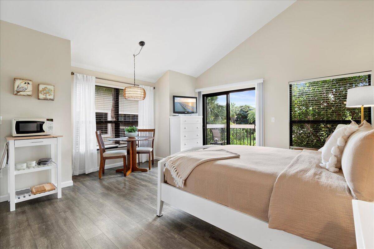 11863 WimbledonWellington - TENNIS LODGES 1 CONDO condo unit 540 - picture