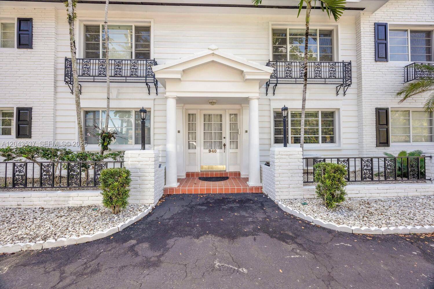 940 Sevilla AveCoral Gables - Condo/Co-Op/Annual,Condo condo unit 206 - picture