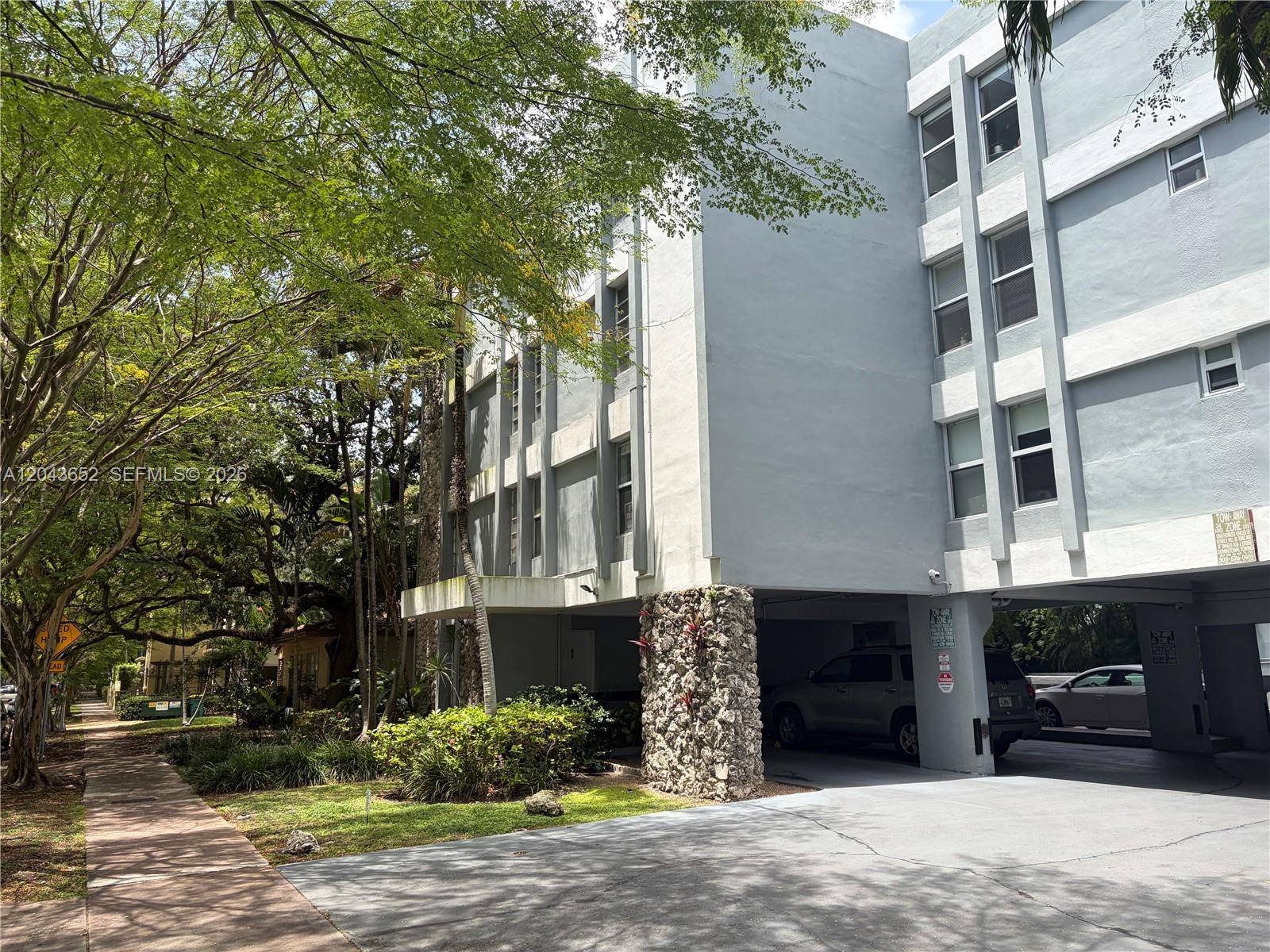 820 Salzedo StCoral Gables - BARCELONA COURT CONDO condo unit 405 - picture