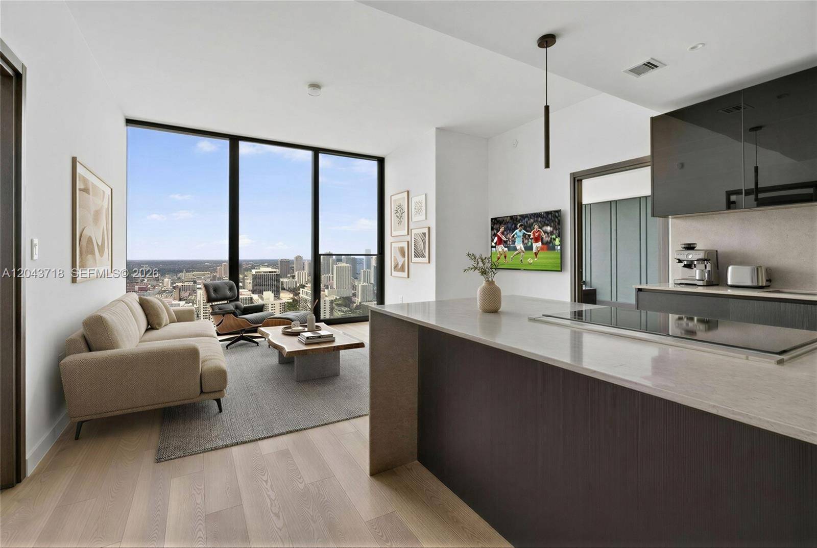 20 NE 11thMiami - ELLEVEN HOTEL RESIDENCES condo unit 4701 - picture
