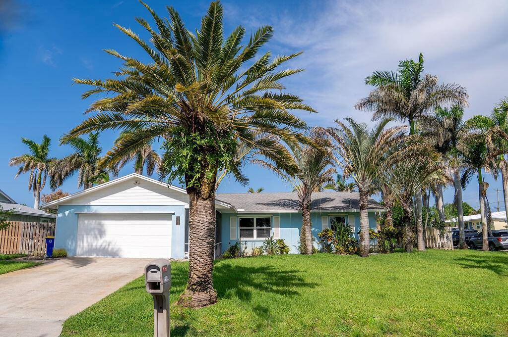 2445 NE 16thJensen Beach - picture
