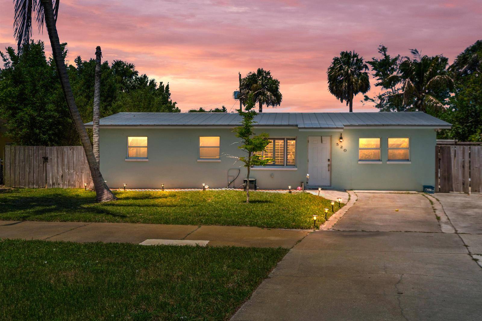 520 SE DolphinStuart - picture