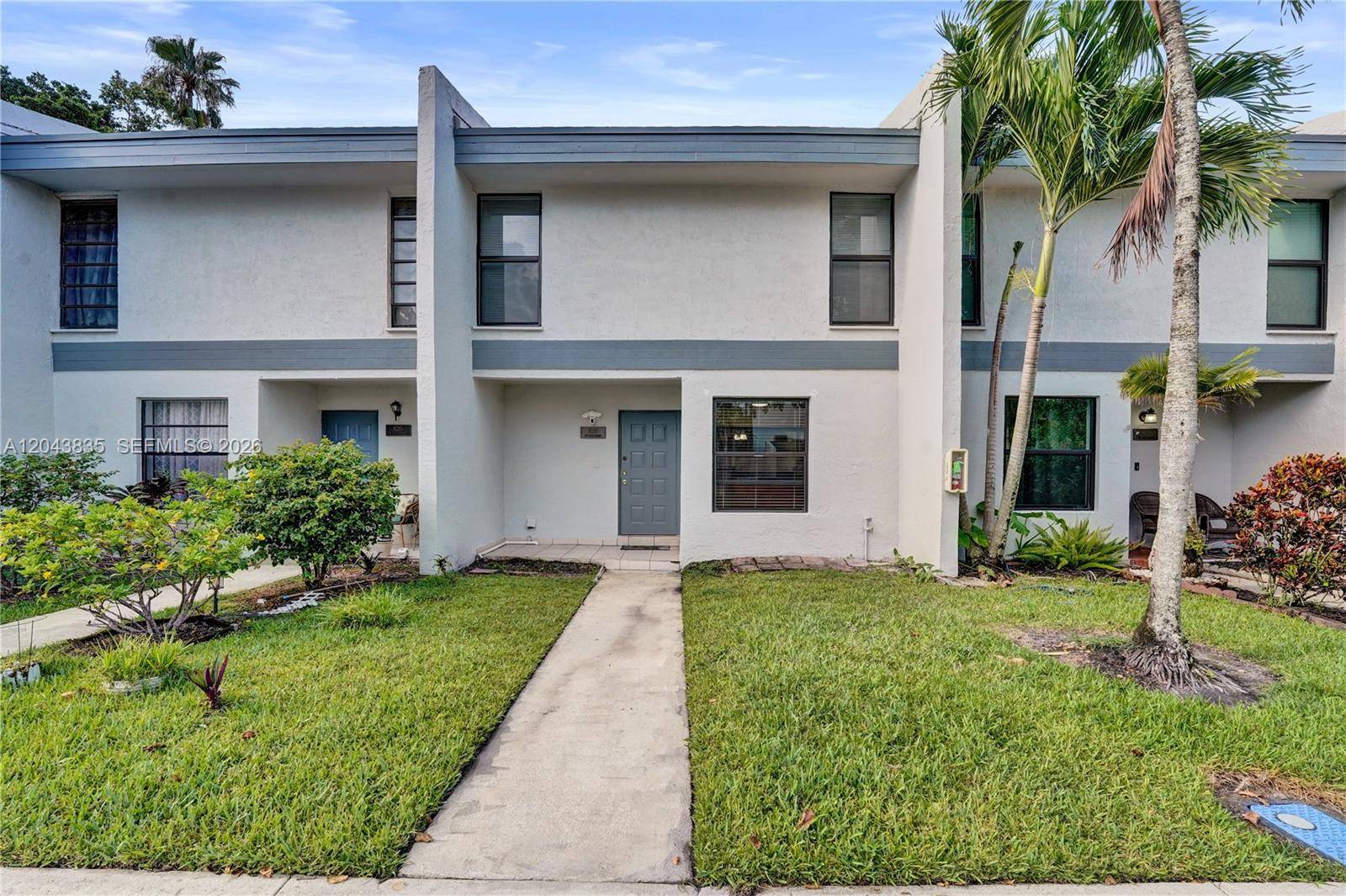 9220 NW 14th StPembroke Pines - WESTVIEW CONDOMINIUM NO F condo unit 272 - picture