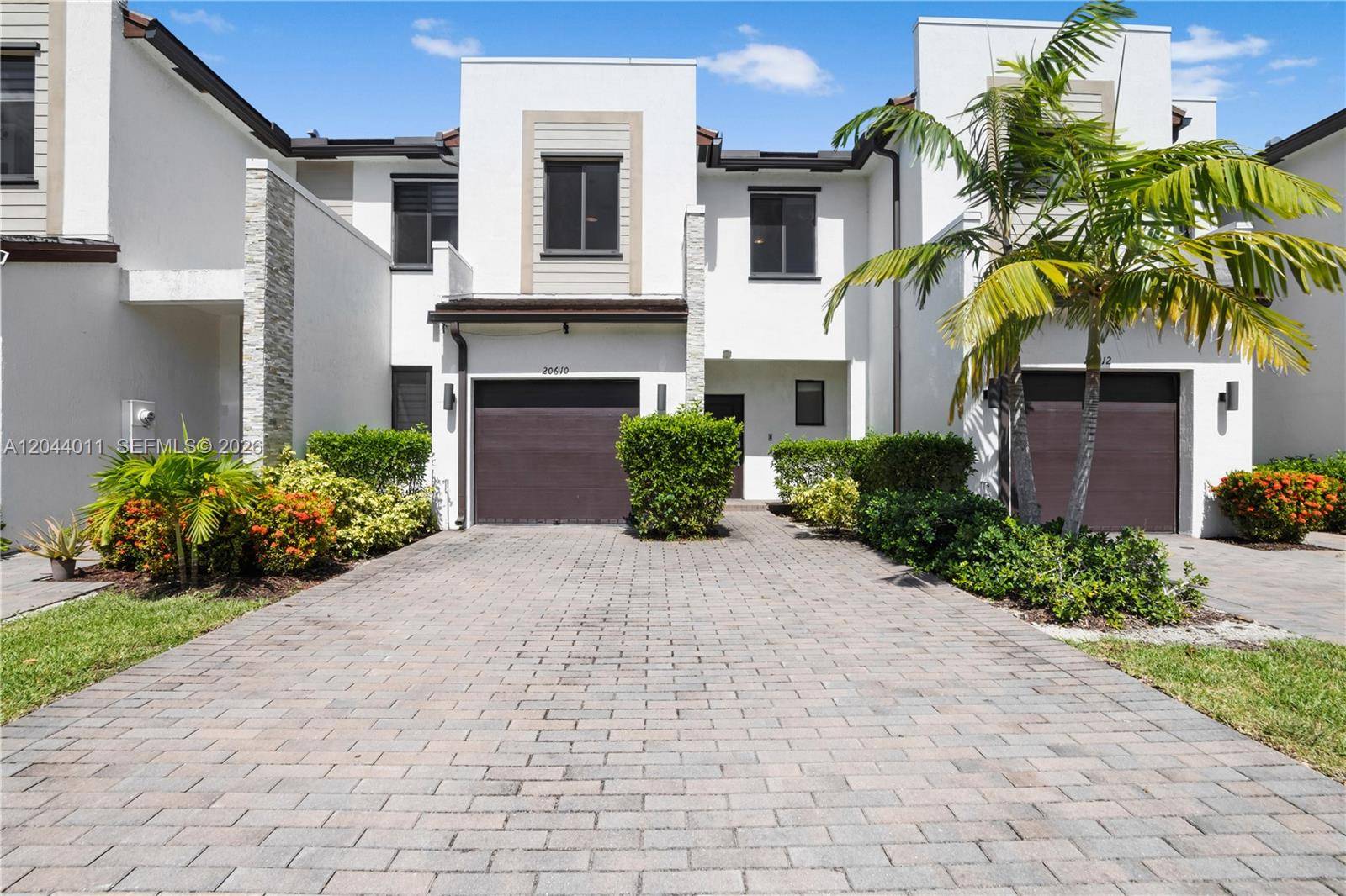20610 NE 5th PlMiami - picture