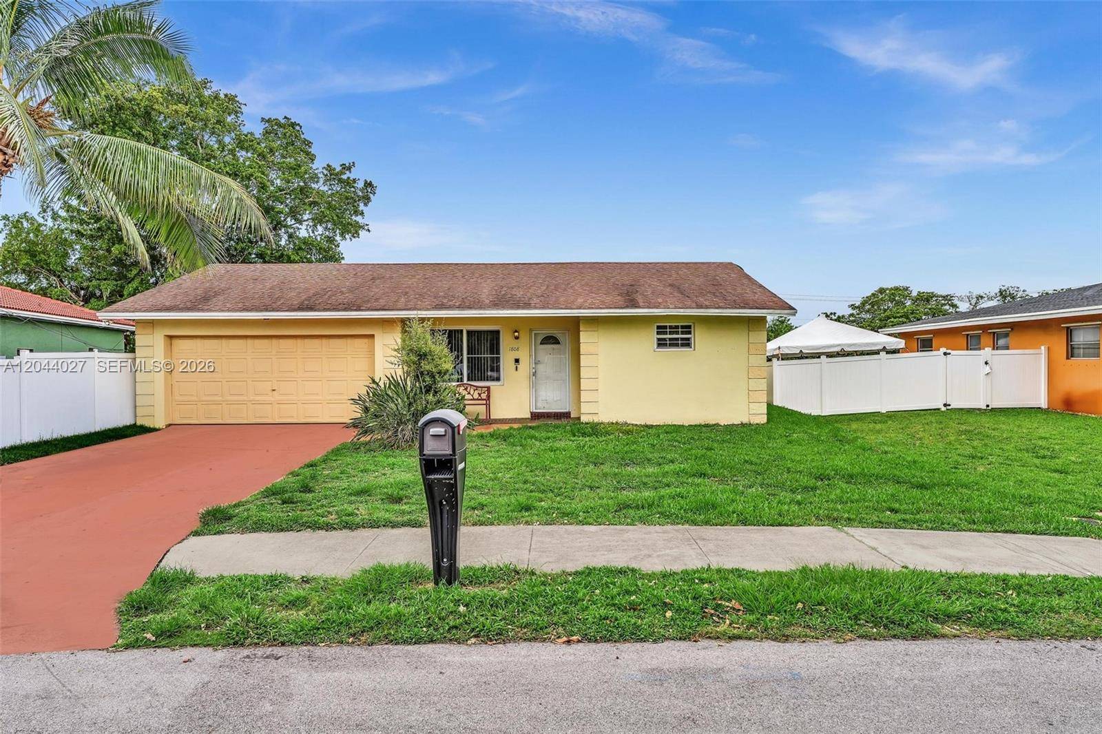 1808 NW 3rd CtFort Lauderdale - picture