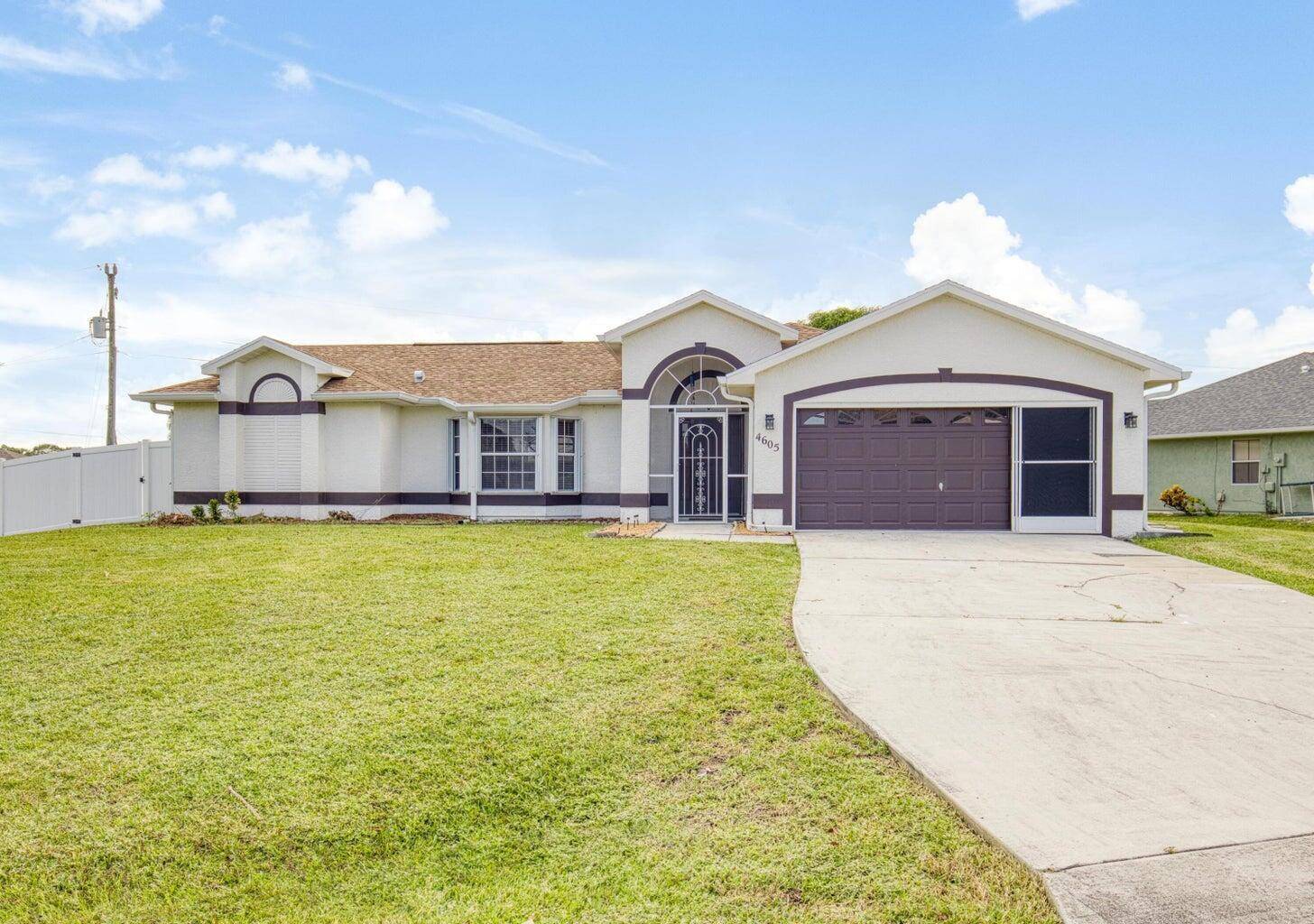 4605 NW GastoniaPort St. Lucie - picture