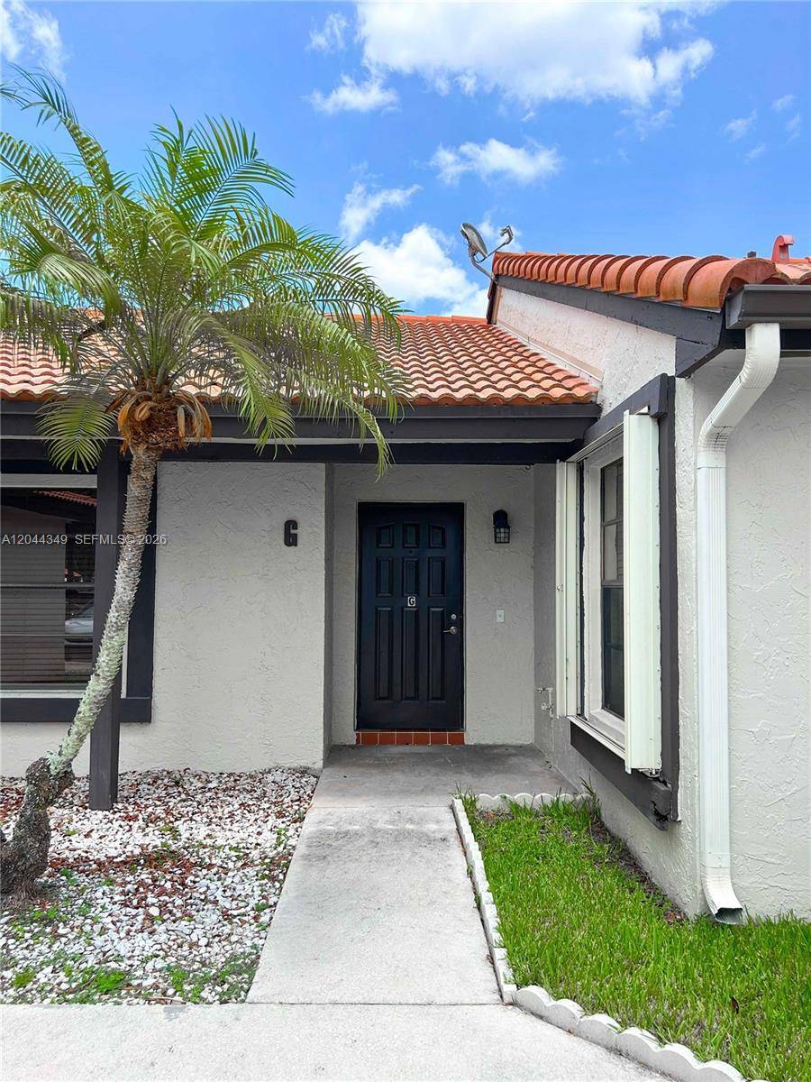 14970 SW 48th TerMiami - LAKES MEADOW VILG HOMES C condo unit 27G - picture