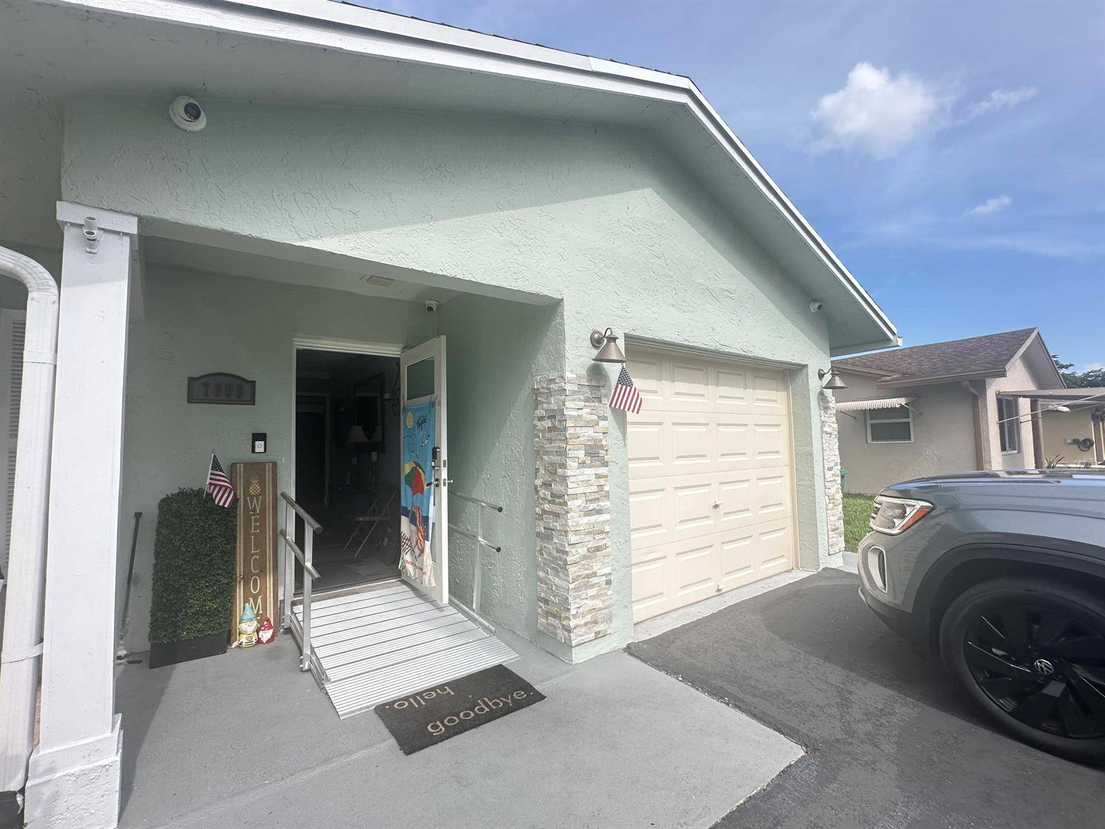 7008 NW 99thTamarac - picture