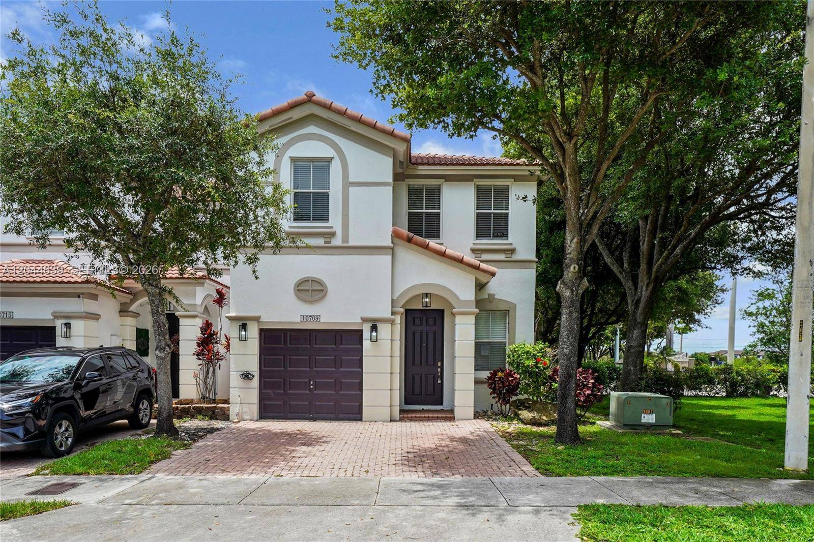 10709 NW 81st LnDoral - picture