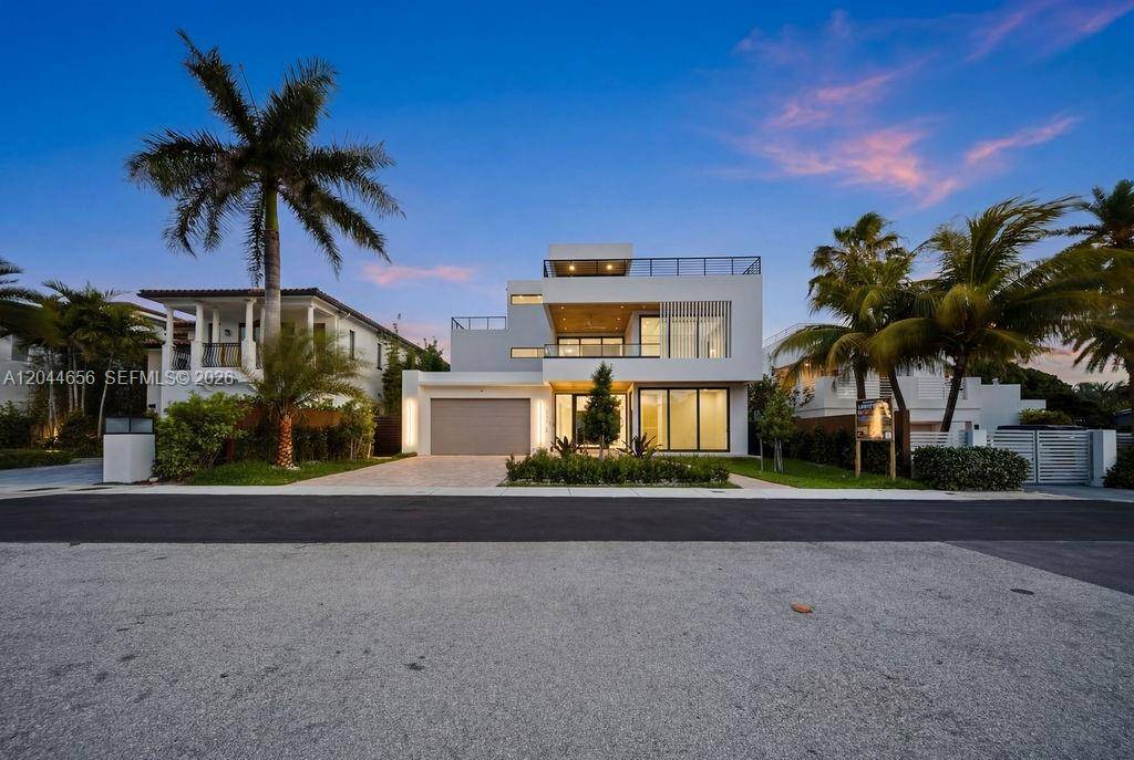 3318 NE 16th PlFort Lauderdale - LAS OLAS BY THE SEA EXT condo unit 1 - picture