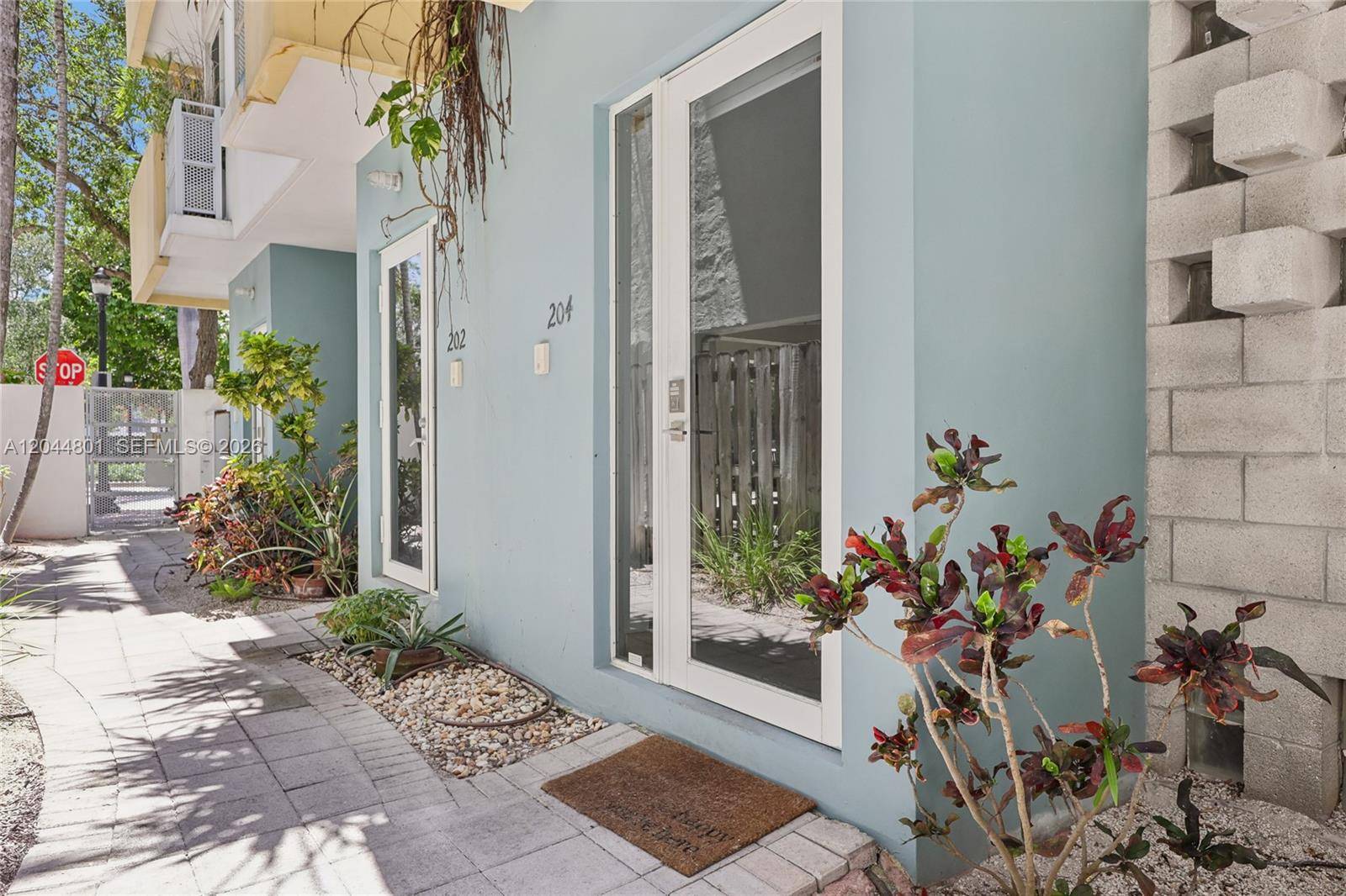 204 Washington AveMiami Beach - WASHINGTON CORNER CONDO,All Corners condo unit 13 - picture