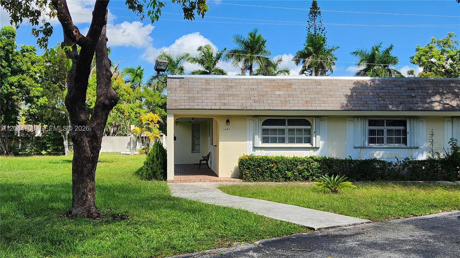 11249 SW 169th StMiami - GREEN HILLS PARK WEST NO condo unit V4831 - picture