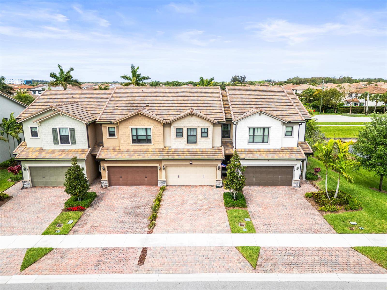 4739 EventingLake Worth - picture