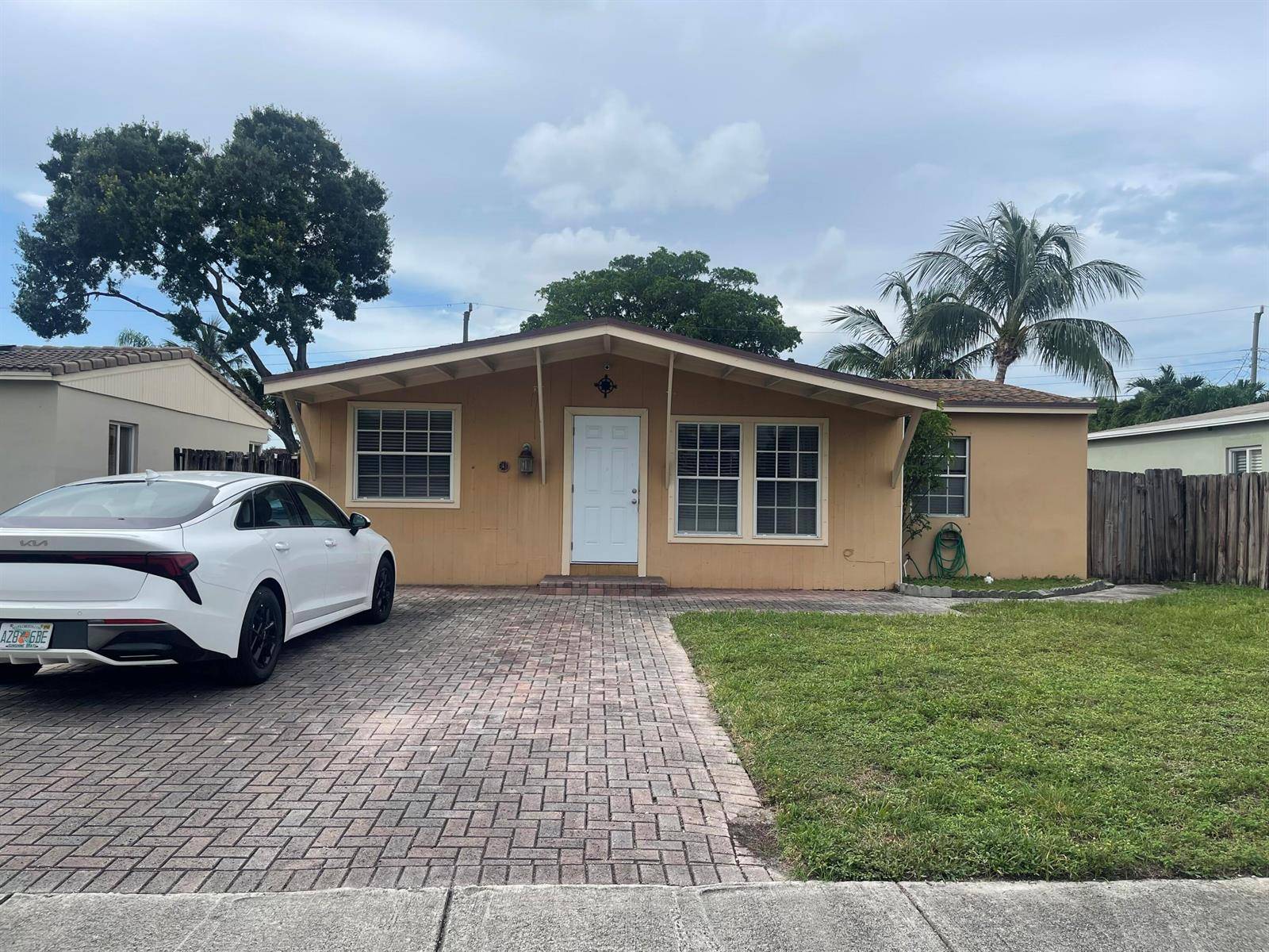 341 NW 52ndOakland Park - picture
