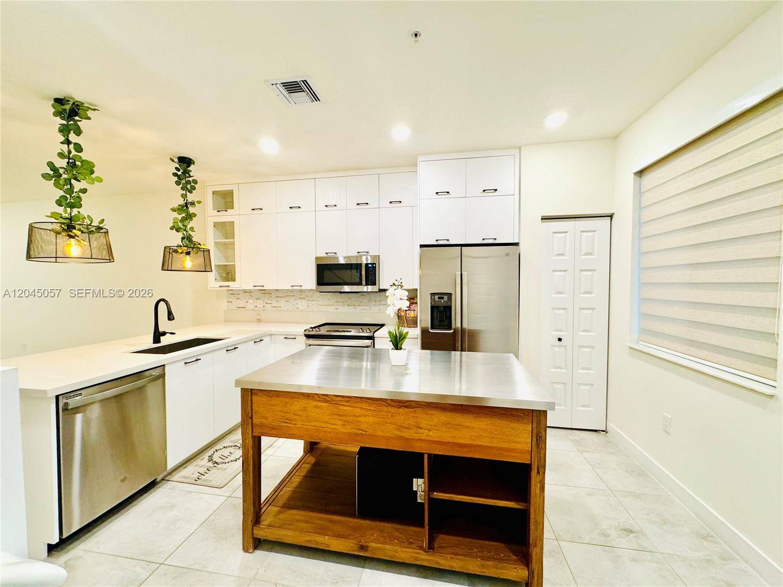 10295 NW 64th TerDoral - Condo/Co-Op/Annual,Condo condo unit 104 - picture
