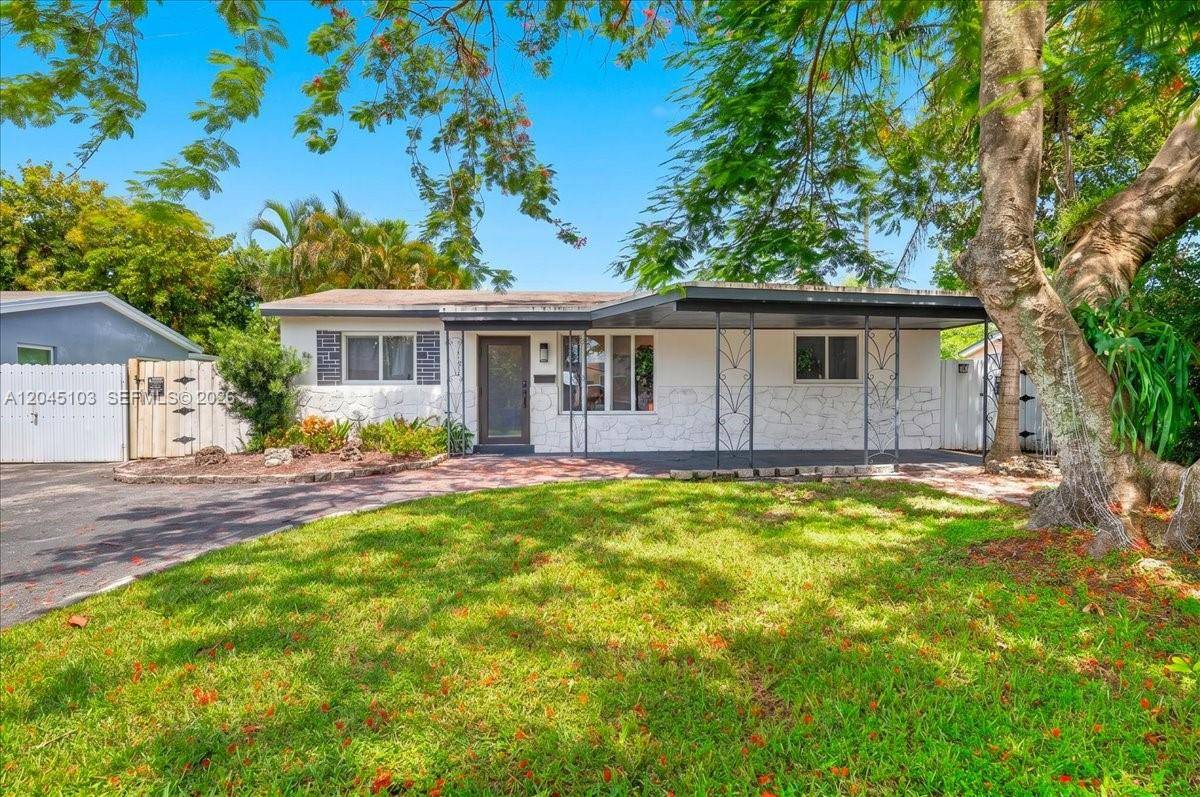 1131 N 75th AveHollywood - picture